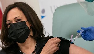 Kamala Harris paskiepyta nuo koronaviruso.