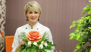 Vaisių drožinėjimo specialistė Vita Brūzgienė