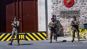 Prie Stambulo Dolmabachčės rūmų / YASIN AKGUL / AFP
