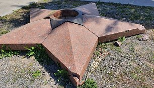 Klaipėdos Skulptūrų parke apgadinta penkiakampės žvaigždės paminklas.