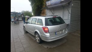 Automobilis stotelėje