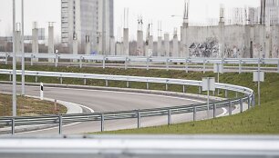 Atidaryta Vilniaus vakarinio aplinkkelio atkarpa iki Pilaitės prospekto.