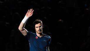 Andy Murray prie&scaron; Johną Isnerį