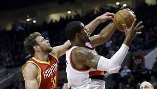 Donatas Motiejūnas ir LaMarcusas Aldridge'as