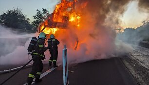 Mirtinos avarijos Vengrijos greitkelyje M1