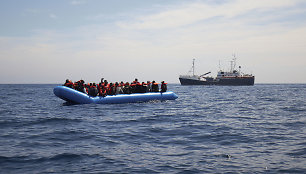 Viduržemio jūroje gelbėjami migrantai