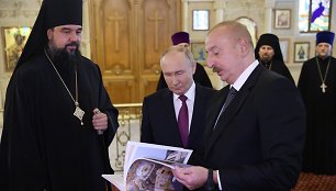 Vladimiras Putinas ir Ilchamas Alijevas (dešinėje)