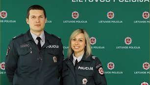 Sostinės kelių patrulių rinktinės vyresnioji policininkė Rugilė Kancler ir viršila Saulius Statulevičius