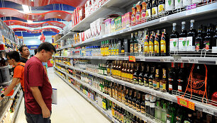 Alkoholis parduotuvėje Maniloje