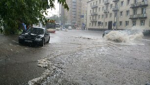 Penktadienio liūtis skandino Vilnių (Antakalnis)  2014 m. rugpjūčio 08 d. 