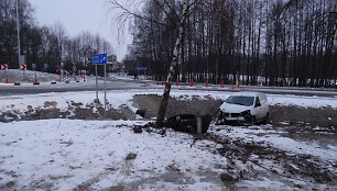 &bdquo;Dacia&ldquo; avarija kelyje Alytus&ndash;Seirijai&ndash;Lazdijai