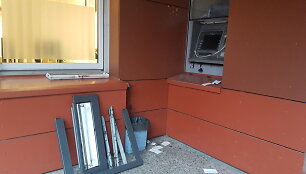 I&scaron;montuojamas bankomatas