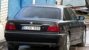 Įtarimus sukėlęs BMW automobilis