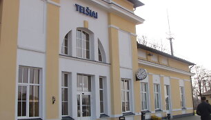 Tel&scaron;ių geležinkelio stotyje Baltarusijos pilietis įsėdo ne į traukinį, o į policijos automobilį