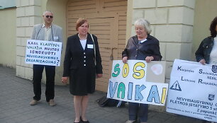 Protestas prie&scaron; vaikų dienos centro i&scaron;kraustymą Klaipėdoje 