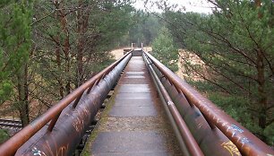 Pėsčiujų tiltas, vedantis į Petra&scaron;iūnų vandentiekį