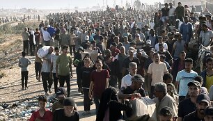 Palestiniečiai eina į naują pagalbos skirstymo punktą / Ahmed Ibrahim  apaimages/SIPA / Ahmed Ibrahim  apaimages/SIPA