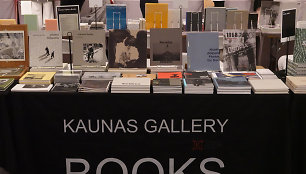 Los Andželo meno knygų mugėje Kauno fotografijos galerija pristatė Lietuvos fotografų leidinius. 
