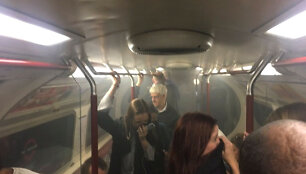Po prane&scaron;imo apie pasklidusius dūmus evakuota Londono metropoliteno stotis