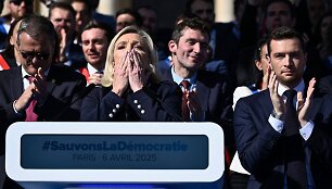 Marine Le Pen per protestą Paryžiuje