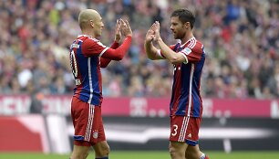 Arjenas Robbenas ir Xabi Alonso