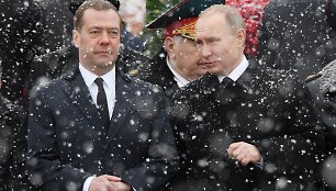 Dmitrijus Medvedevas ir Vladimiras Putinas / AFP