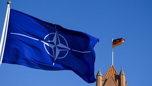 NATO vėliava Vokietijoje / Frank Molter / dpa/picture-alliance