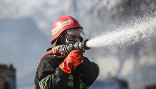 Šalčininkų rajone, Krakūnų kaime kilęs gaisras sunaikino apie 20 pastatų