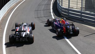 „Formulės-1“ penktadienio treniruotės Silverstone