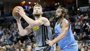Domantas Sabonis ir Joakimas Noah.