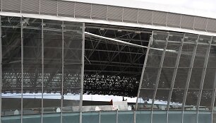 Netoli sprogimo vietos buvusi Donecko arena su i&scaron;dužusiais stiklais
