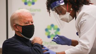 Joe Bidenas skiepijamas nuo koronaviruso
