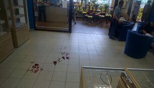 Kaune mėginta apiplė&scaron;ti juvelyrinių dirbinių parduotuvė. Justo S. nuotr.