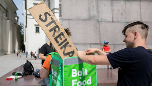 „Bolt Food“ kurjerių piketas dėl vienašališkai sumažintų tarifų