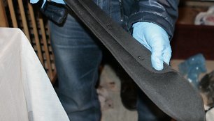 Pas įtariamą narkotikų prekeivį pareigūnai rado mačetę