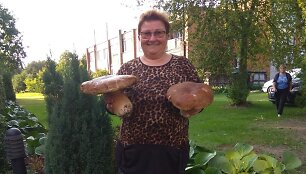 Aristavos kaimo gyventoja Elvyra Činikienė pelnytai visam kaimui gali pasigirti, kad rado tikrą grybų karalių &ndash; baravykas svėrė net 1,651 kg. 
