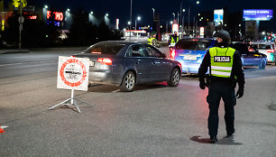 Policijos užkardos įvažiuojant į Kauną