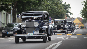 Klasikiniai automobiliai Biržų gatvėse