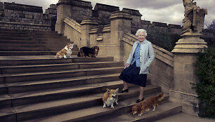 Elizabeth II su savo korgiais