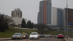 Automobiliai, leidžiantys naudotis realiais automobilio ir išmaniojo telefono sąsajos privalumais, jau važinėja mūsų miestuose