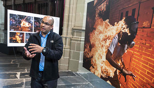Pasaulio spaudos fotografijos apdovanojimas atiteko AFP „degančio žmogaus“ atvaizdui