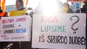Prie Vyriausybės rūmų Vilniuje vyko profesinių sąjungų organizuojamas mitingas.