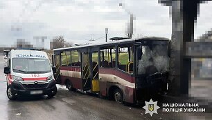 Rusai ap&scaron;audė keleivinį autobusą Chersone