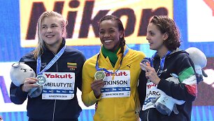 I&scaron; kairės: Rūta Meilutytė ir Alia Atkinson