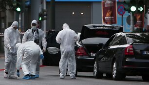 Įvykio vietoje dirba policijos tyrėjai.