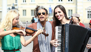 Simona Buinevičiūtė, &bdquo;Aerosmith&ldquo; grupės lyderis Stevenas Tyleris ir Aurelija Matulevičiūtė