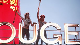 „Femen“ protestas ant „Moulin Rouge“ stogo