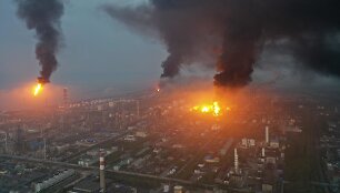 Gaisras &bdquo;Sinopec Shanghai Petrochemical Co.&ldquo; gamykloje