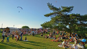 Bir&scaron;tonas kviečia &scaron;vęsti ir linksmintis kartu