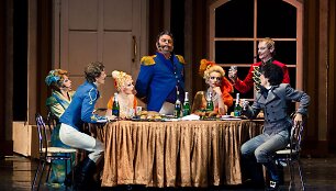 Scena i&scaron; Baltarusijos muzikinio teatro spektaklio &bdquo;Tikra poručiko Rževskio istorija&ldquo;